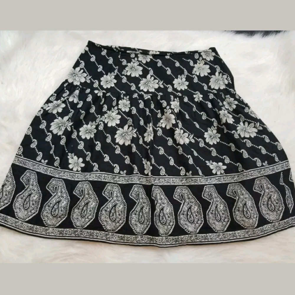 Blue Plate Skirt Blavk and White Lined Pleated